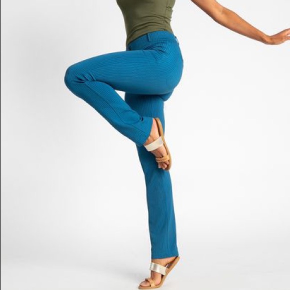 Betabrand Dress Pant Yoga Pants
Straight-Leg • Two-Pocket